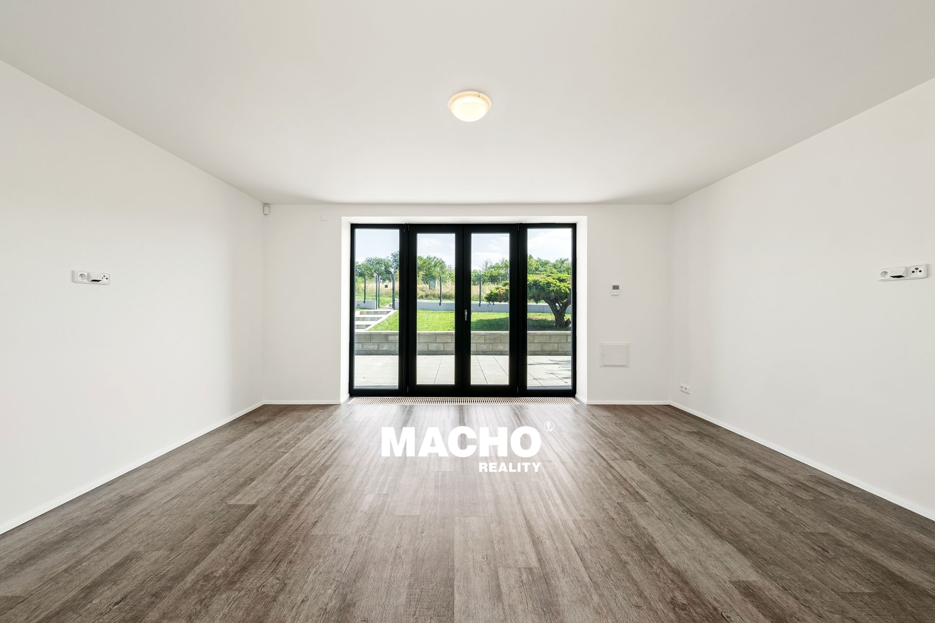 Pronájem rodinného domu 380 m², Kosoř - s možností
