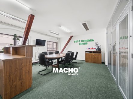 Pronájem kanceláře, 370 m²