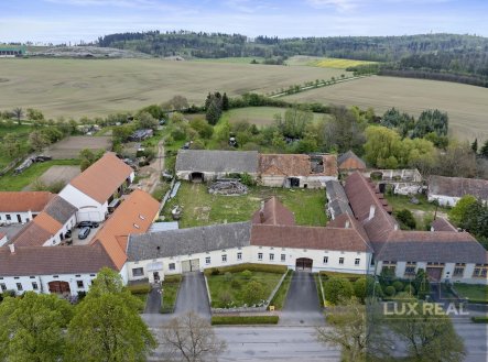 Prodej zemědělského objektu, 11 472 m² obrázek