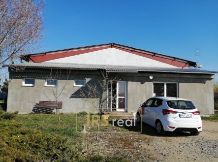 Prodej komerčního objektu, sklad, 902 m²