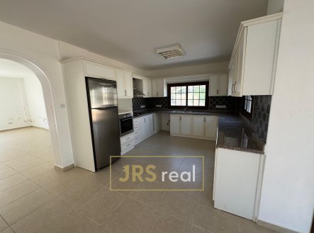 v10 | Prodej - dům/vila, 205 m²
