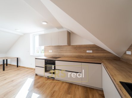 Pronájem bytu, 4+kk, 107 m²