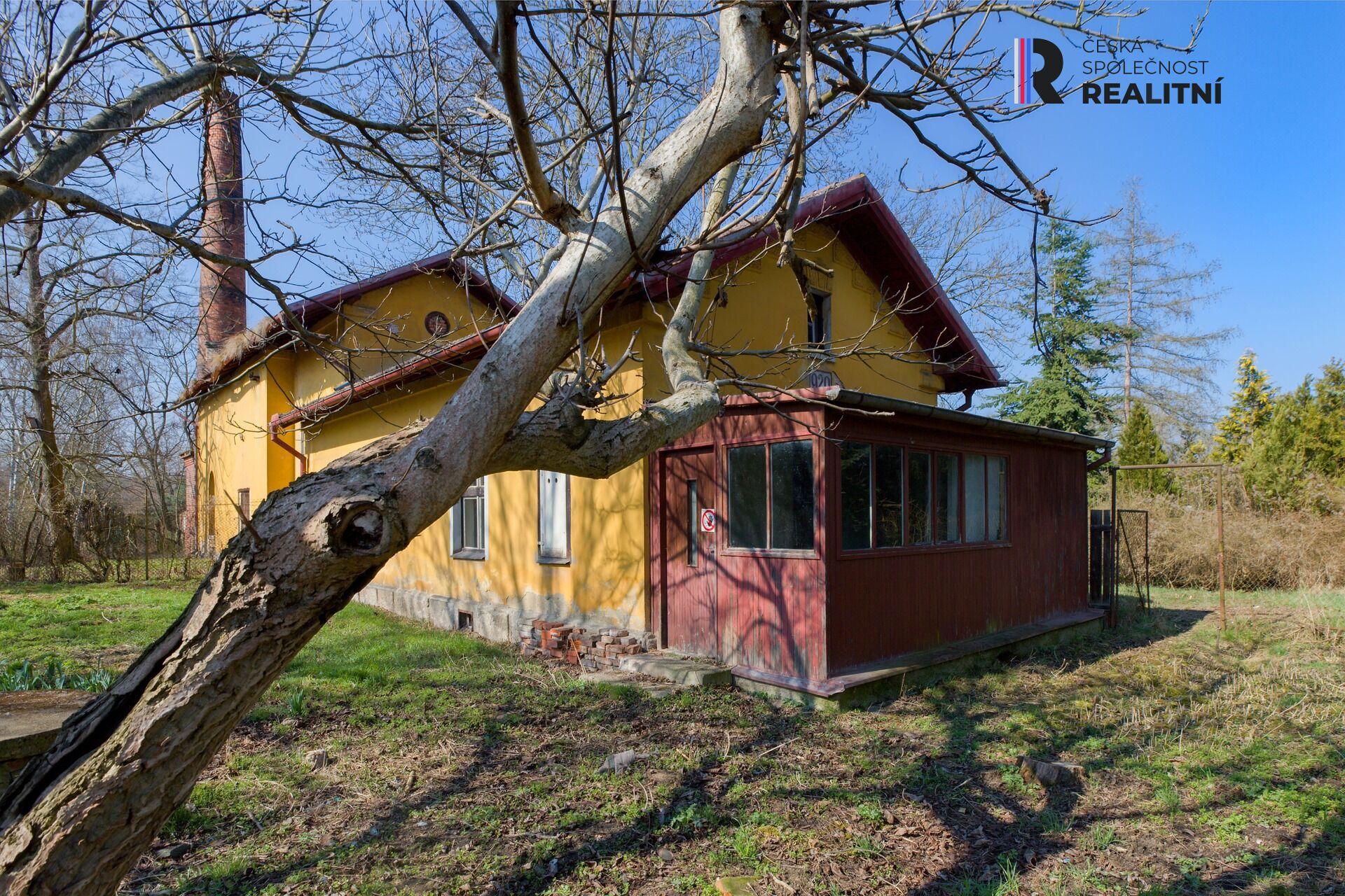 Prodej zajímavé nemovitosti. RD 3+1 s potenciálem komerčního využití či skladovacích prostor