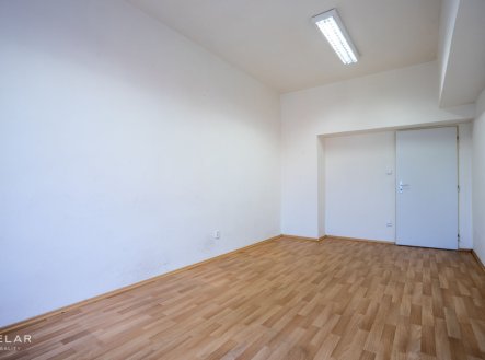 Pronájem kanceláře, 328 m²