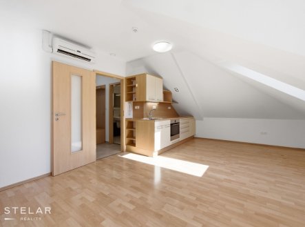 Pronájem bytu, 1+kk, 35 m²