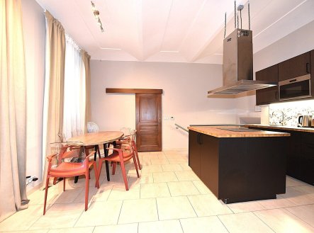 Prodej kanceláře, 224 m²
