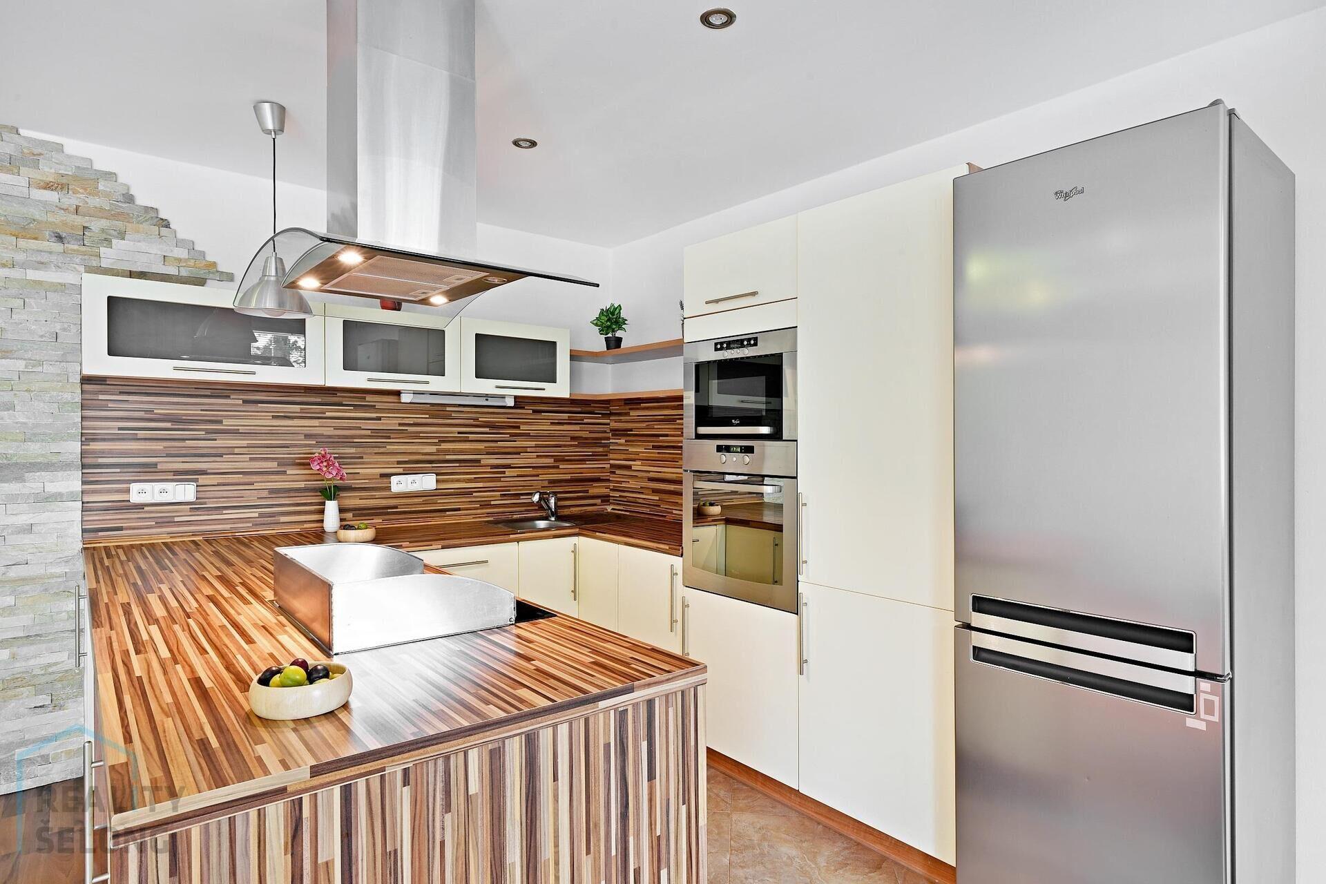 Prostorný byt 3+kk, 86 m² po kompletní rekonstrukci se zasklenou lodžií 6 m² – Praha 8, Čimice