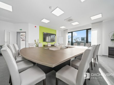 Prodej obchodní prostory, 374 m² obrázek