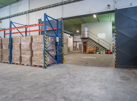 Pronájem komerčního objektu, sklad, 323 m²