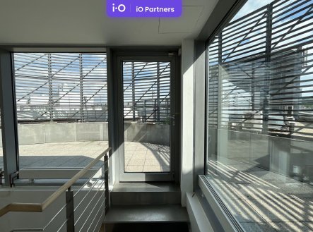 Pronájem kanceláře, 1 121 m²