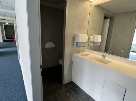 Pronájem kanceláře, 360 m²