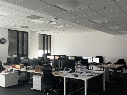 Pronájem kanceláře, 337 m²