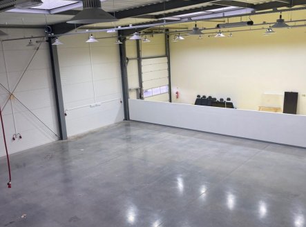 Pronájem skladu, 1 000 m²