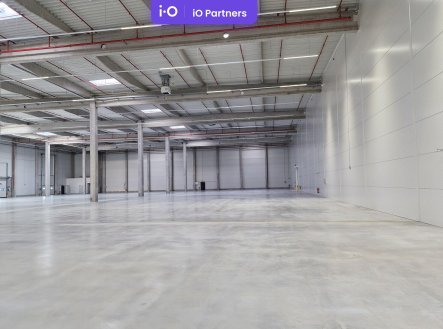 Pronájem skladu, 2 500 m²