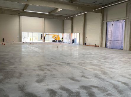 Pronájem skladu, 1 200 m²