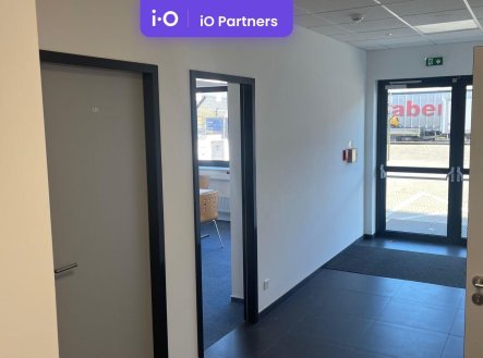 Pronájem skladu, 1 200 m²