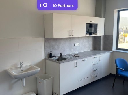 Pronájem skladu, 1 200 m²