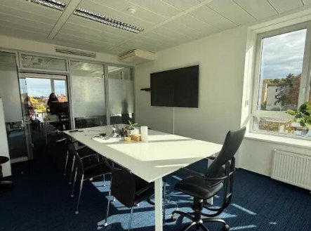 Pronájem kanceláře, 274 m²