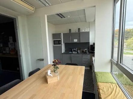 Pronájem kanceláře, 274 m²