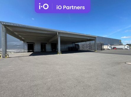 Pronájem skladu, 2 000 m²