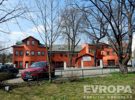 Pronájem kanceláře, 110 m²