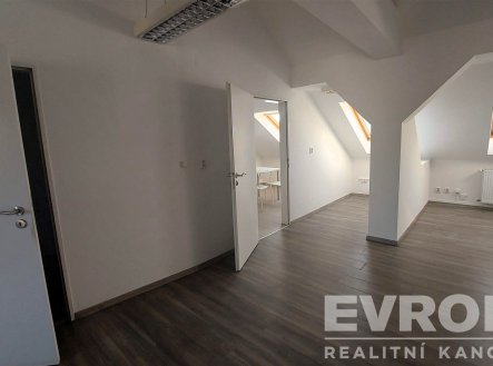 Pronájem kanceláře, 110 m²