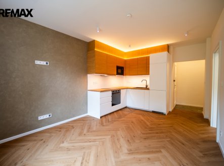 Pronájem bytu, 2+kk, 39 m²