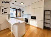 Pronájem bytu, 3+kk, 9 221 m²