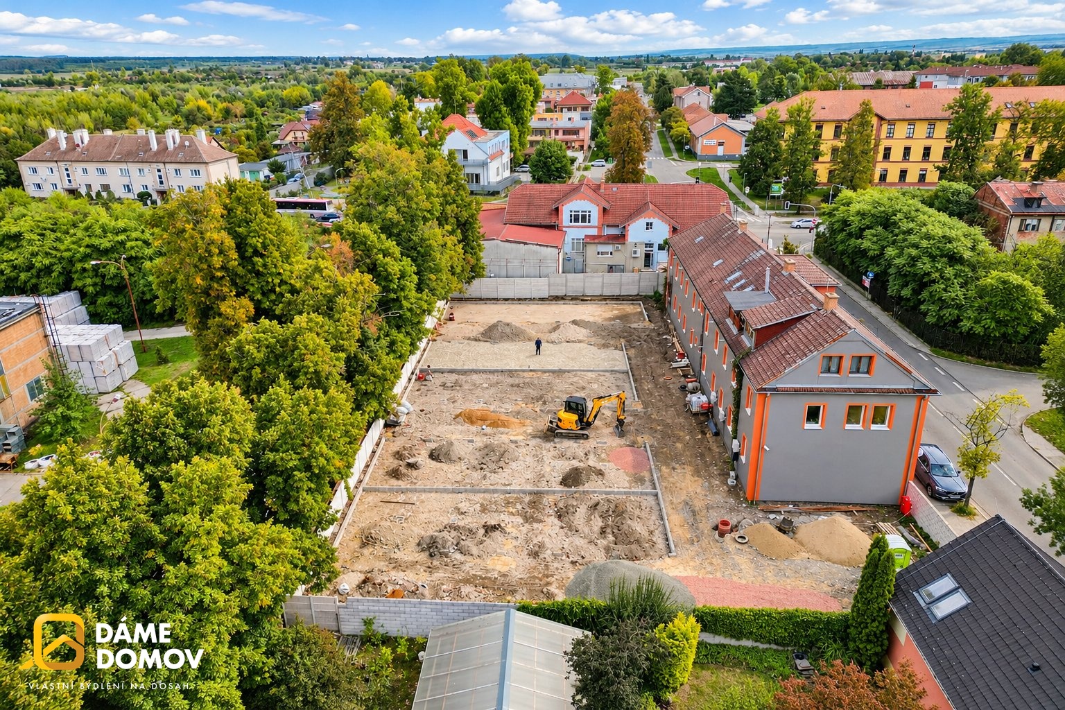 Letecký pohled na staveniště ve městě