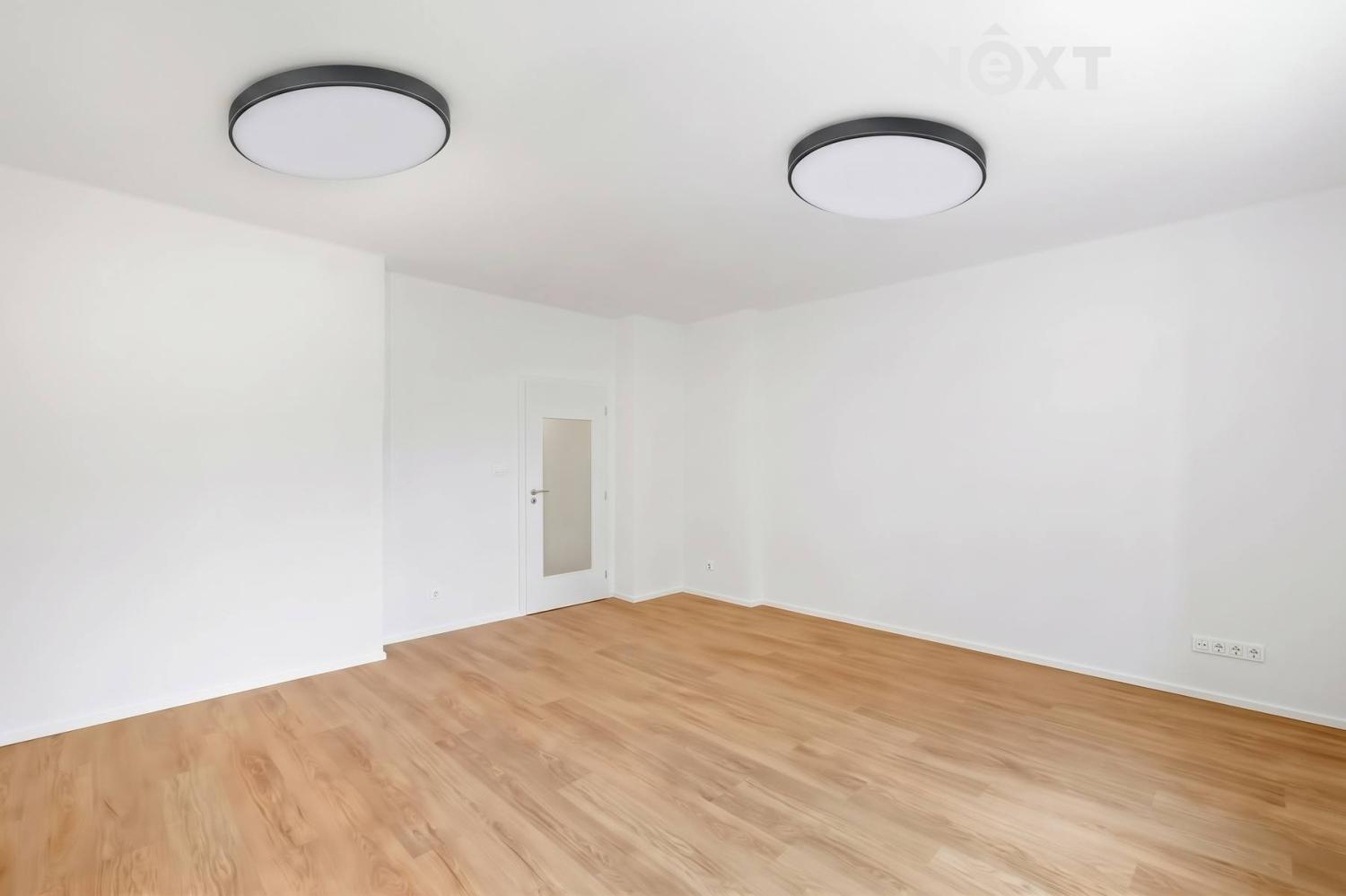 Prodej komerční Kanceláře, 33㎡