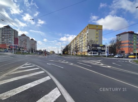 Pronájem obchodní prostory, 90 m²