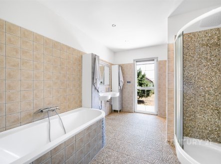 . | Prodej - dům/vila, 173 m²