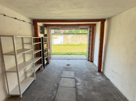 PHOTO-2026-06-02-15-41-01 7 | Pronájem - malý objekt/garáž