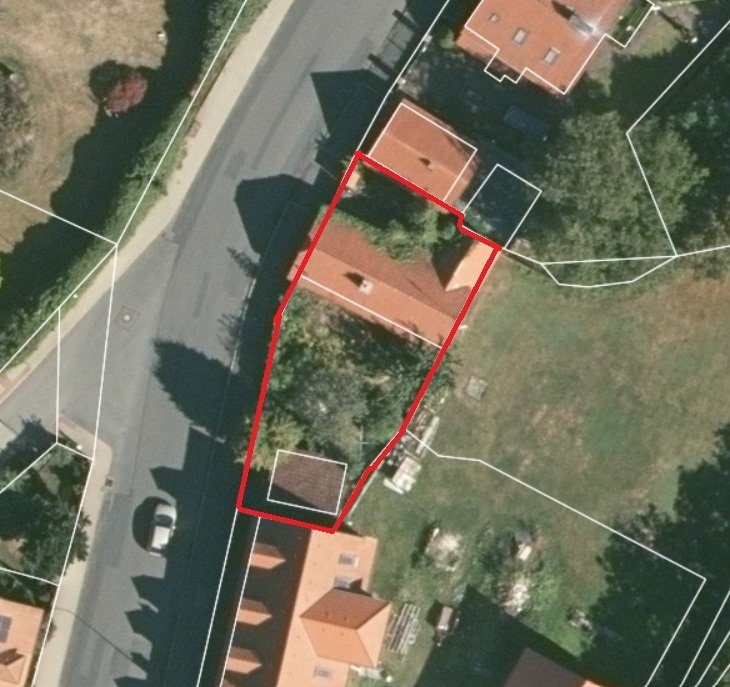 Útulný rodinný dům 2+1 s garáží a velkým potenciálem v Mníšku pod Brdy