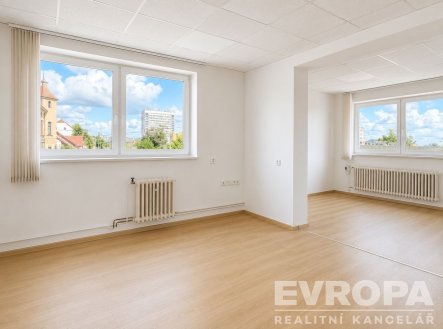 Pronájem kanceláře, 75 m²