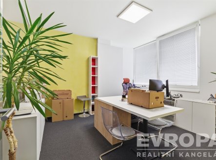 Pronájem kanceláře, 80 m²