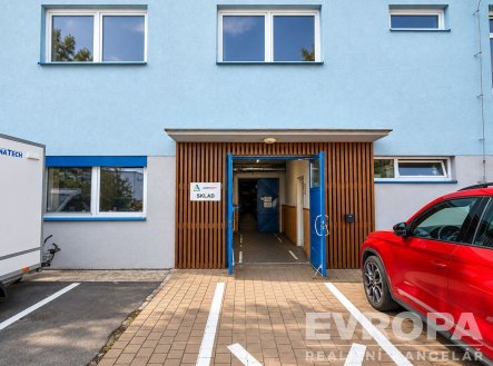 Pronájem skladu, 502 m²