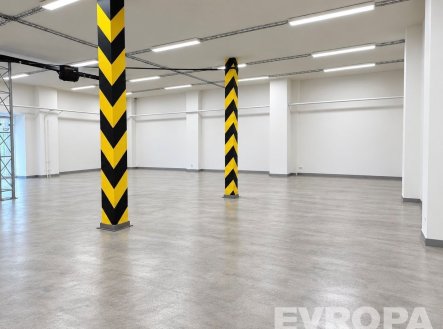 Pronájem skladu, 502 m²