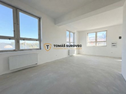 Pronájem skladu, 900 m²