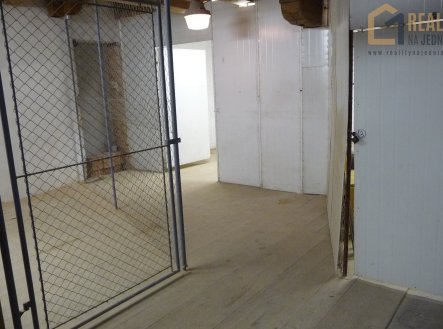 Pronájem komerčního objektu, sklad, 763 m²