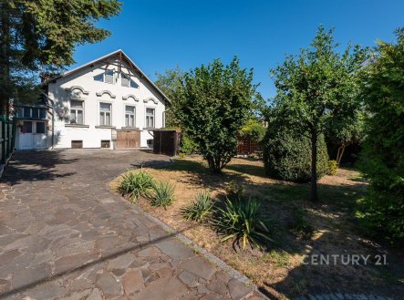 Prodej komerčního objektu, administrativní budova, 200 m²