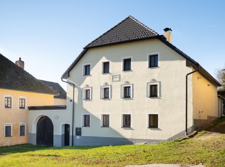 Dům z ulice - vesnická památková zóna | Prodej - dům/vila, 180 m²
