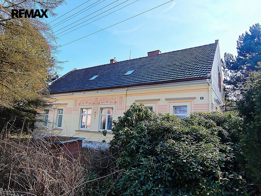 Pohled z ulice - S