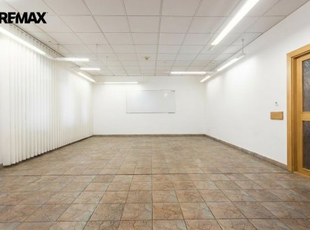 Pronájem kanceláře, 200 m²
