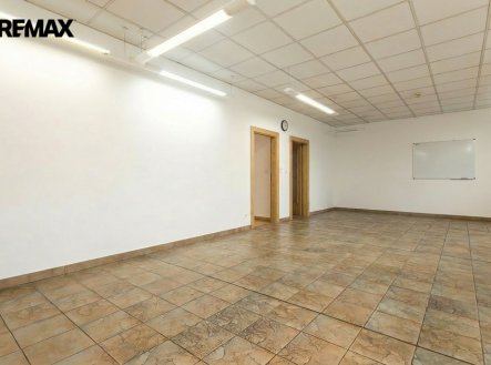 Pronájem kanceláře, 200 m²