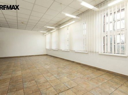 Pronájem kanceláře, 200 m²