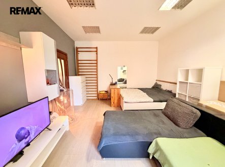 Pronájem bytu, 1+kk, 60 m²