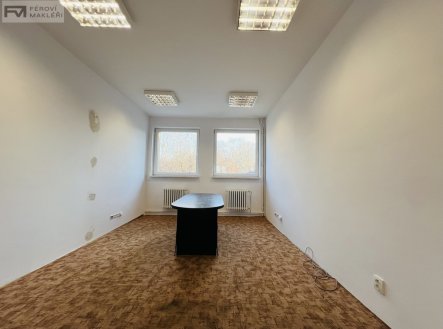 Pronájem kanceláře, 1 053 m²