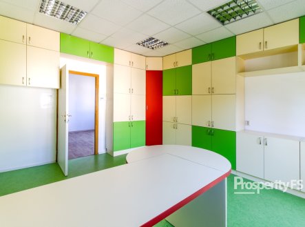 Pronájem obchodní prostory, 70 m²