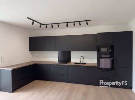 hf_20260801_103513_400a1656-111e-4f44-ae87-437d42056b94 | Prodej - dům/vila, 97 m²